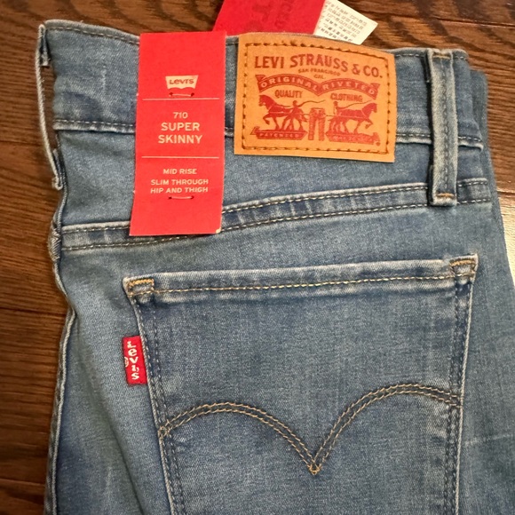 Levi’s Jeans 710 Super Skinny Mid-Rise Medium Wash - Picture 9 of 10